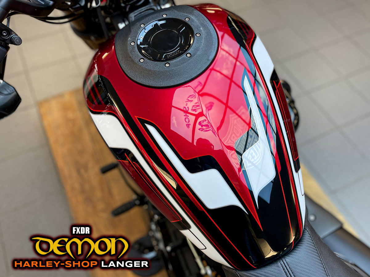 FXDR Demon Custombike - Umbau von Harley-Shop Langer